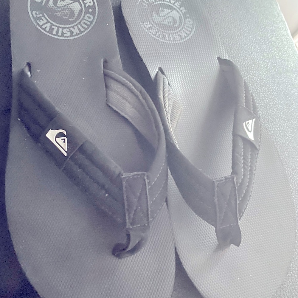 Mens Size 13 quicksilver sandals worn few times still in great condition